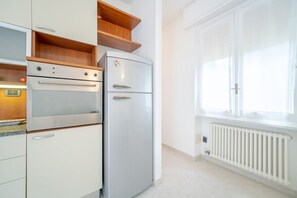 Refrigerador y parrilla de estufa 