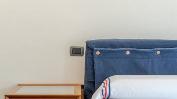 2 bedrooms, iron/ironing board, bed sheets