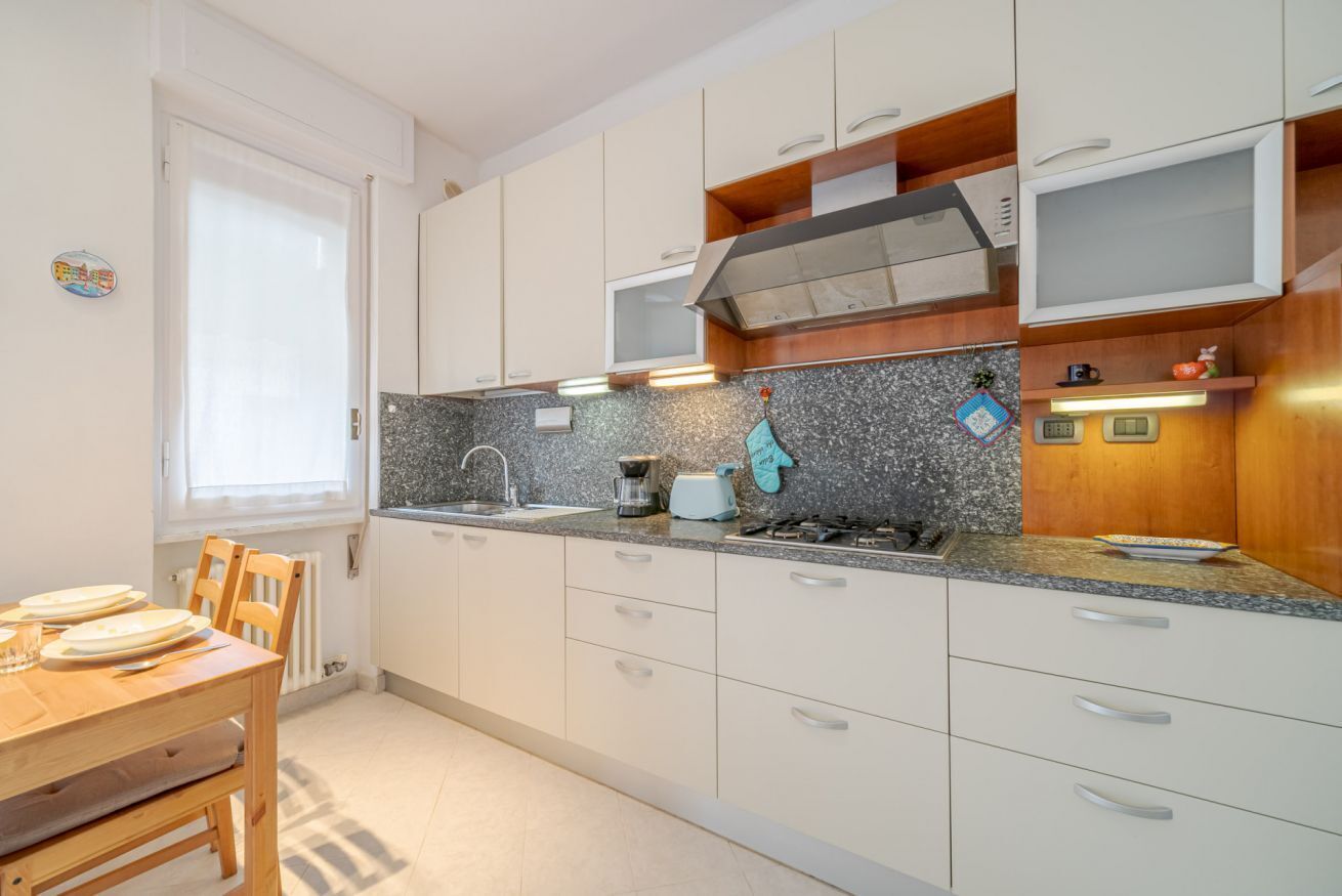 Fridge, stovetop