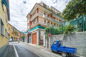 Exterior - GuestHost - Bright and quiet 55 sqm apartment with balcony, which can accommodate up to 3 people, located on the first floor of a building with lift (NOT suitable for disabled people, several steps to access to it). The property is located in Santa Margh (Santa Margherita Ligure)