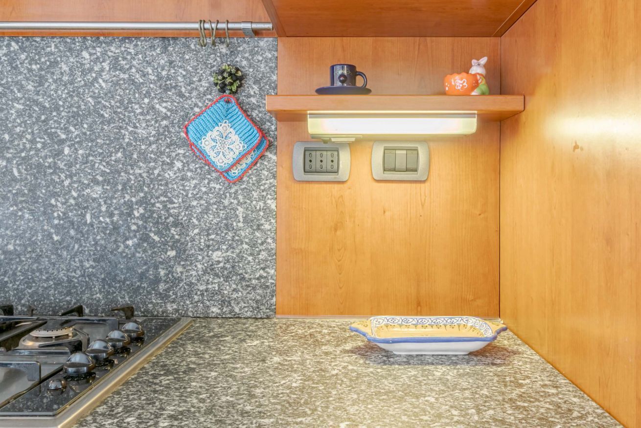 Fridge, stovetop