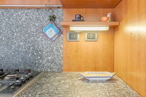 Refrigerador y parrilla de estufa