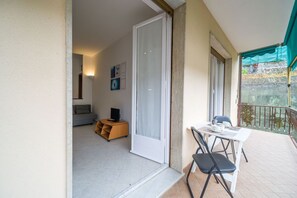 Outdoor dining - GuestHost - Bright and quiet 55 sqm apartment with balcony, which can accommodate up to 3 people, located on the first floor of a building with lift (NOT suitable for disabled people, several steps to access to it). The property is located in Santa Margh (Santa Margherita Ligure)