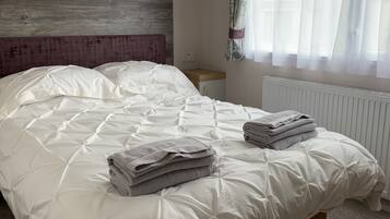 3 bedrooms, travel cot, WiFi, bed sheets