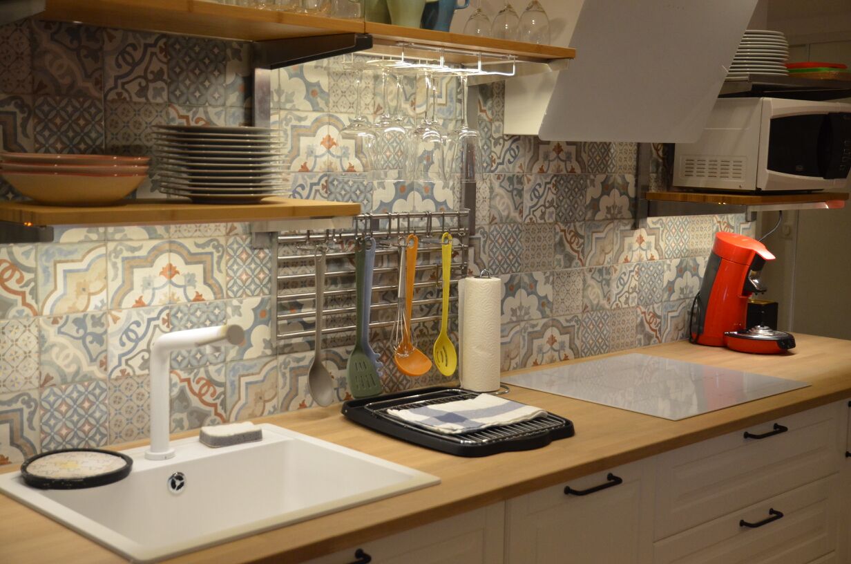 Refrigerador, microondas, lavavajillas y cafetera y tetera 