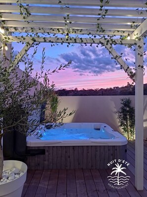 Outdoor spa tub - Oasis spa (Frontignan)