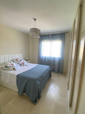 2 bedrooms, desk, iron/ironing board, free WiFi