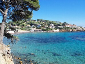 Beach nearby - Villa Marcam in Sanary-sur-Mer/ Sea view/ Beach 200 m/ Heated pool/ Paddle (Sanary-sur-Mer)
