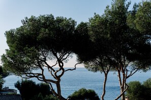 5 bedrooms, in-room safe, desk, iron/ironing board - Villa Marcam in Sanary-sur-Mer/ Sea view/ Beach 200 m/ Heated pool/ Paddle (Sanary-sur-Mer)