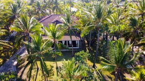 An aerial view of a house surrounded by palm trees. - Mambrui Villa (Malindi)