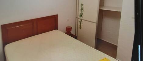 1 bedroom, iron/ironing board, bed sheets, wheelchair access