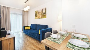 Apartment (15) | Wohnbereich | Flachbildfernseher