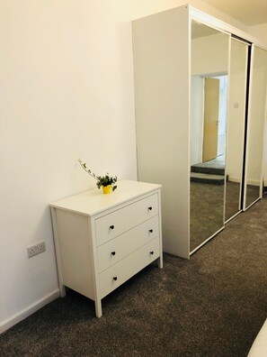 City Apartment | 1 bedroom, iron/ironing board, free WiFi - No 2 at Ivanhoe (Liverpool)