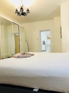 1 bedroom, iron/ironing board, free WiFi - No 2 at Ivanhoe (Liverpool)