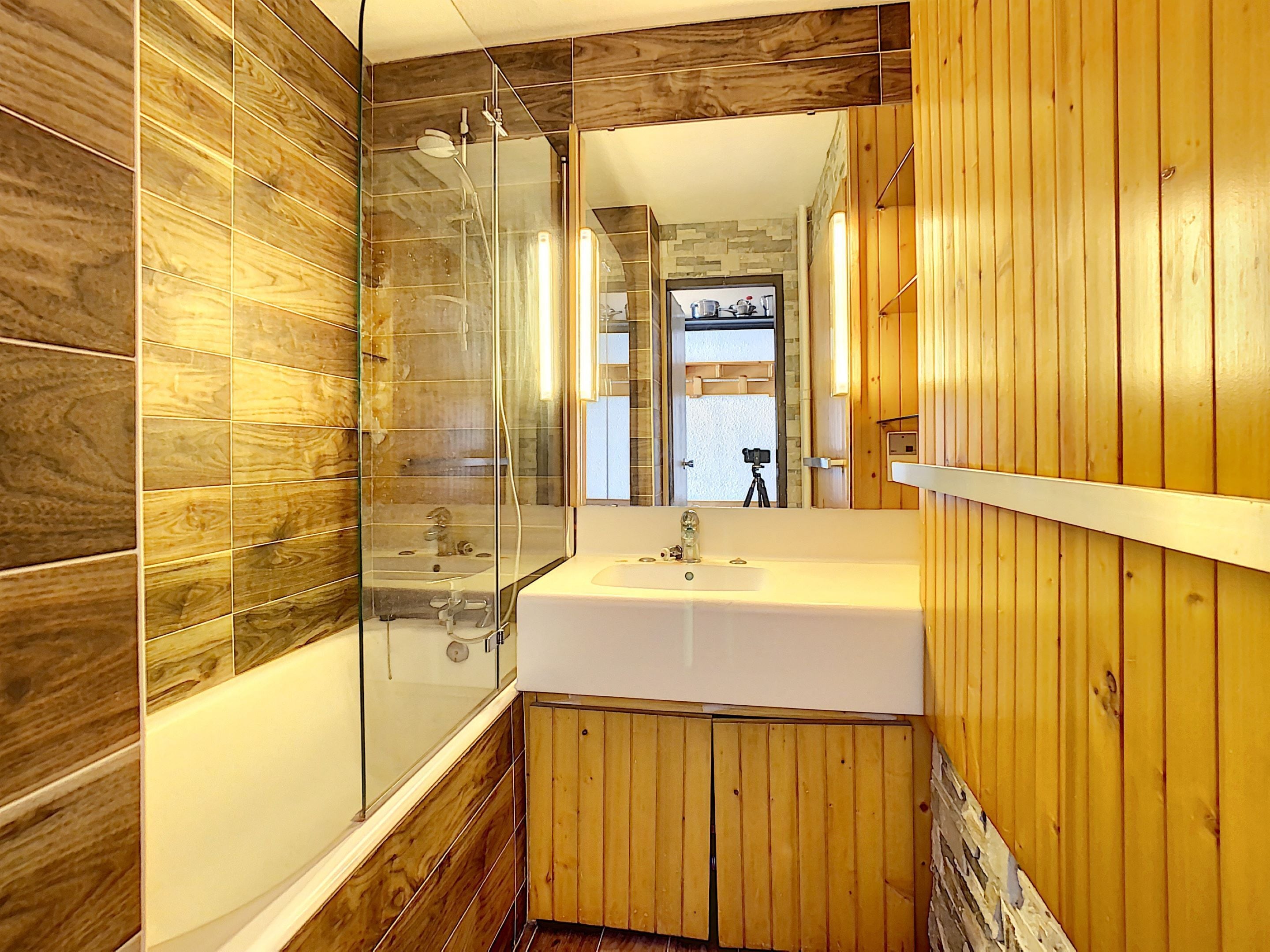 Appartement, en-suite badkamer (Vue sur montagne -App 108) | Badkamer | Een bad/douchecombinatie