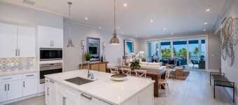 Islamorada Penthouse with Private Beach & Pool!