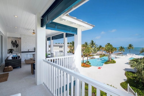 Islamorada Penthouse with Private Beach & Pool!