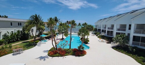 Islamorada Penthouse with Private Beach & Pool!
