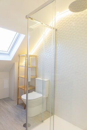 Shower, hair dryer, towels, soap - Estudio con Terraza y Vistas al mar - DDS Cortegada (Vigo)