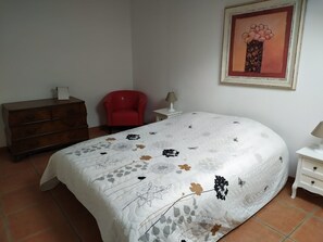 1 chambre, fer et planche Ă repasser, Wi-Fi, draps fournis