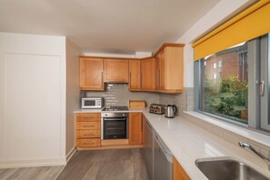 32-inch TV with cable channels, streaming services