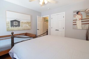 5 bedrooms, iron/ironing board, WiFi, bed sheets