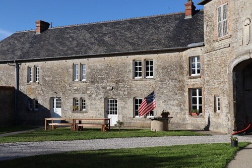 Furnished farmhouse, 16th-century Norman manor house, (sleeps 2 to 7).