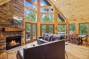 Smart TV, fireplace