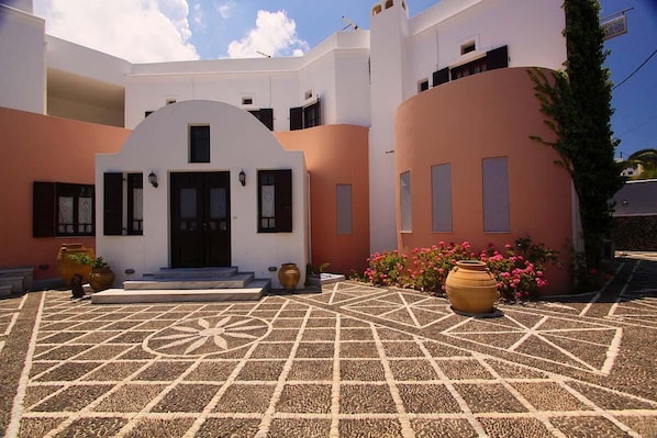 Exterior - NEW HAROULA HOTEL (Santorini)