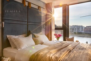 Ropa de cama de alta calidad y escritorio