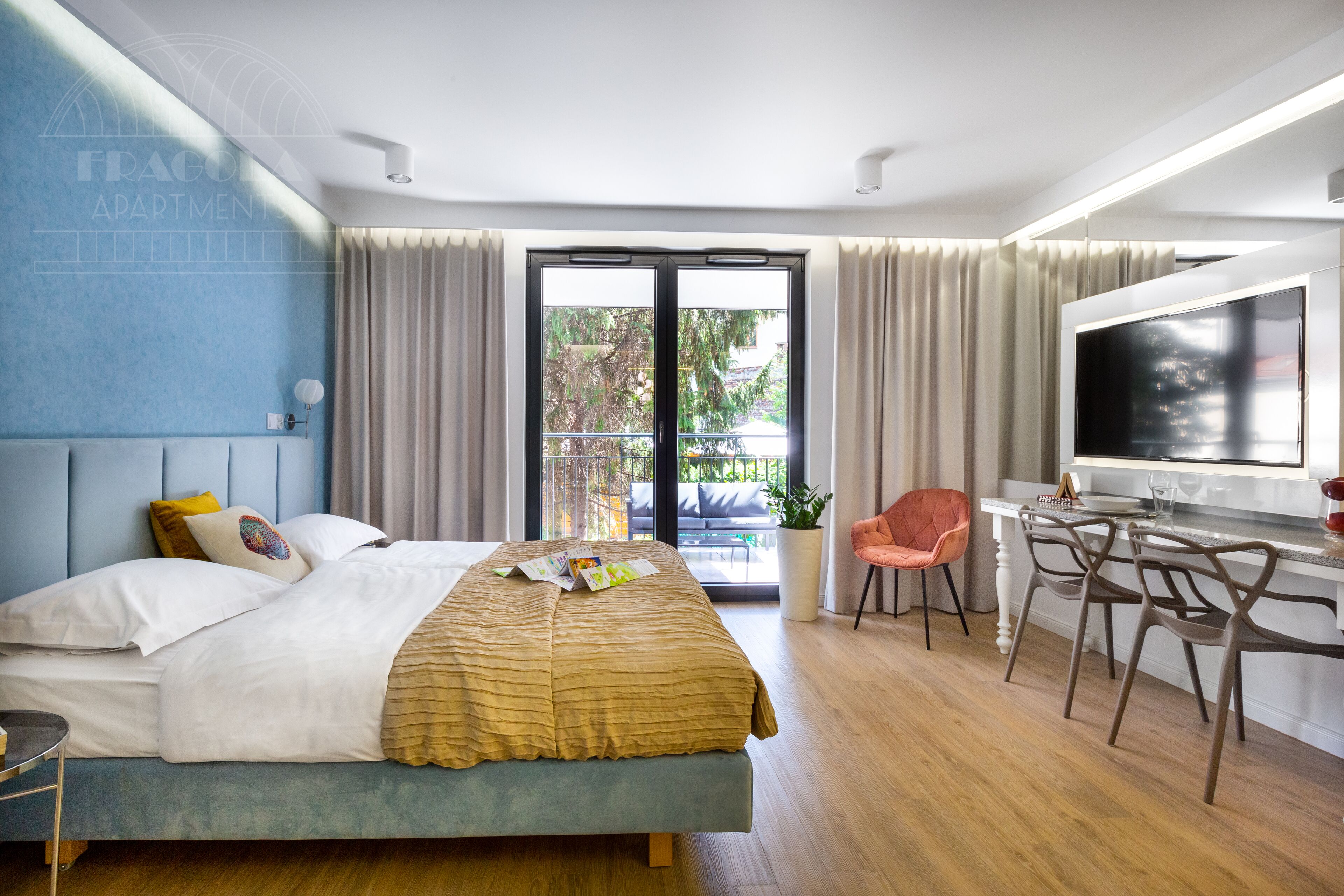 Deluxe appartement, 1 queensize bed, privébadkamer, uitzicht op de binnenplaats | Luxe beddengoed, individueel gedecoreerd, individueel gemeubileerd