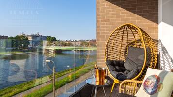 Premium Apartment, 3 Bedrooms, Bathtub, River View | Balcony