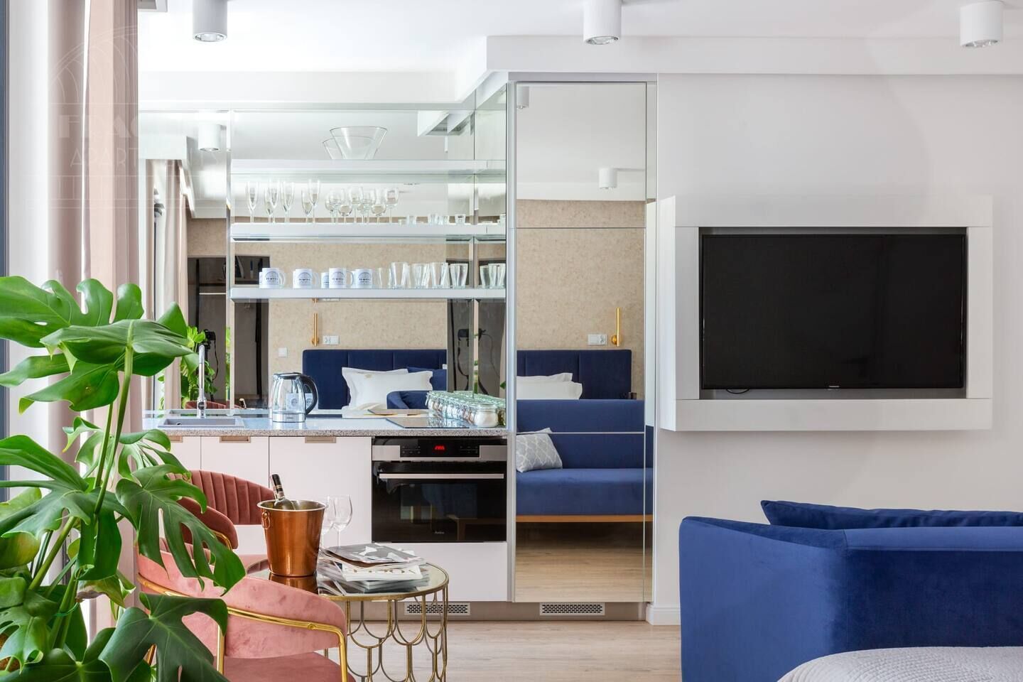 Deluxe Apartment, 1 Queen Bed, Private Bathroom, Courtyard View | Living room | Flat-screen TV