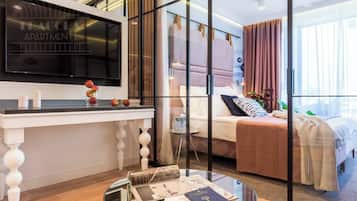Premium Apartment, 3 Bedrooms, Balcony, River View | Living area