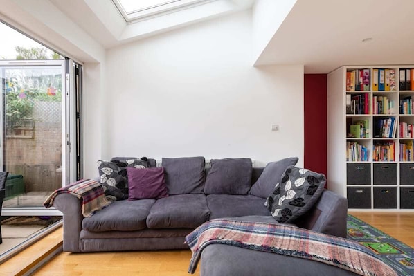 37-inch Smart TV with cable channels, TV