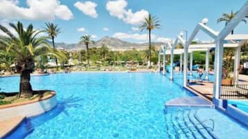 Piscina all'aperto, una piscina riscaldata
