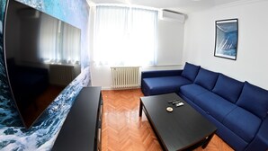 City Apartment | Living area - HomeRent Royal (Novi Sad)