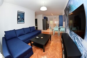 City Apartment | Living area - HomeRent Royal (Novi Sad)