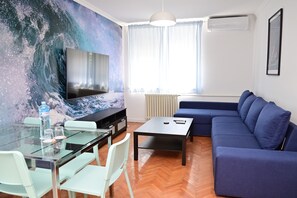 City Apartment | Living area - HomeRent Royal (Novi Sad)