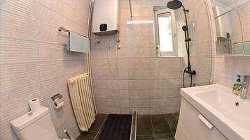 City Apartment | Bathroom