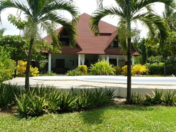 5 bedrooms, laptop workspace, iron/ironing board, free WiFi - Malaika House (Malindi)