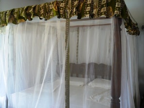 5 bedrooms, laptop workspace, iron/ironing board, free WiFi - Malaika House (Malindi)