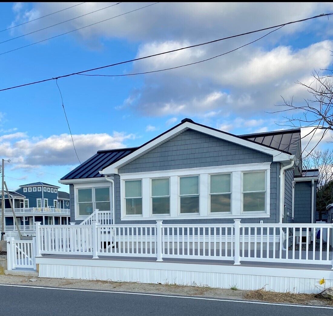 Wonderfully situated, the Bayfront views!