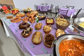 包含每日自助早餐