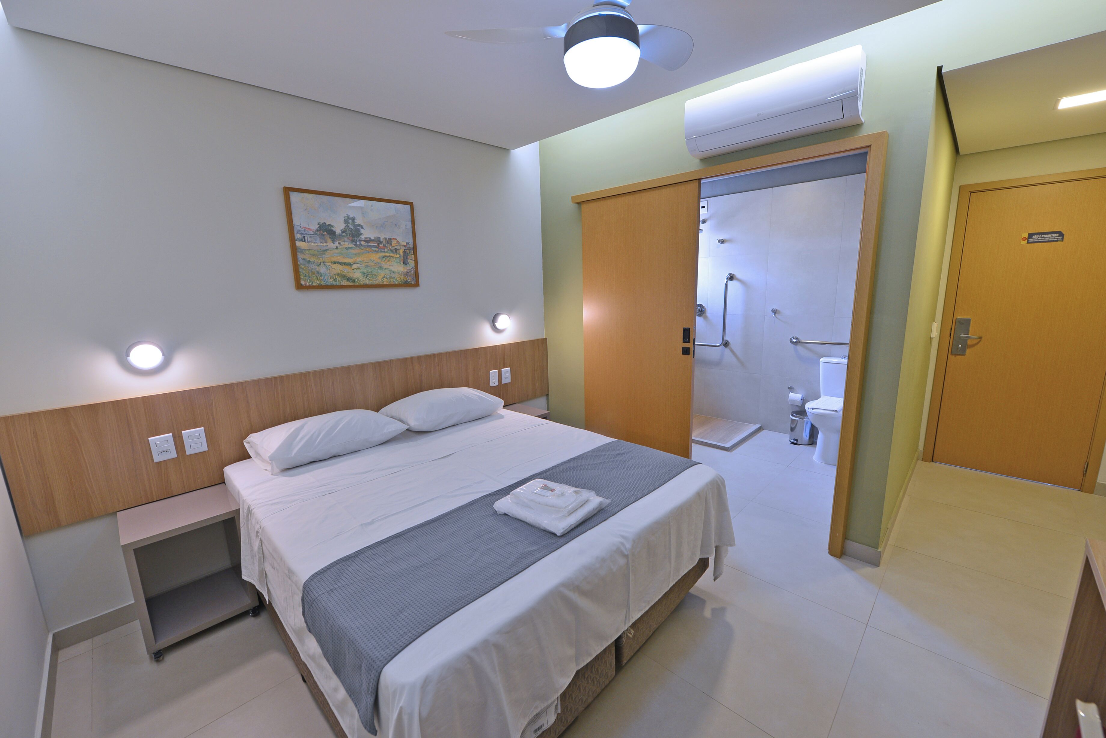Senior Room | Minibar, desk, free WiFi, bed sheets