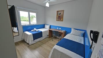 Minibar, escritorio, wifi gratis y ropa de cama