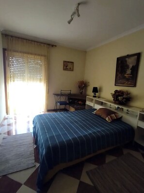 2 室のベッドルーム、アイロン / アイロン台、ベッドシーツ