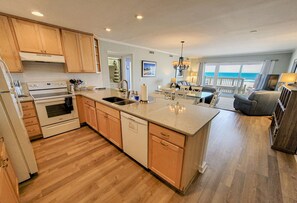 Refrigerador, microondas, parrilla de estufa y lavavajillas