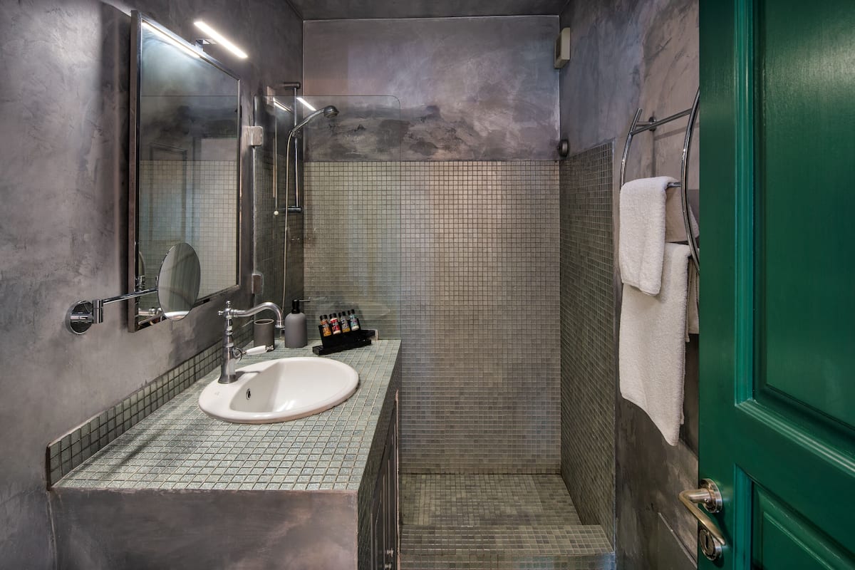 emerald suite, hot tub, sea view | bathroom | eco-friendly toiletries, hair dryer, dressing gowns, slippers