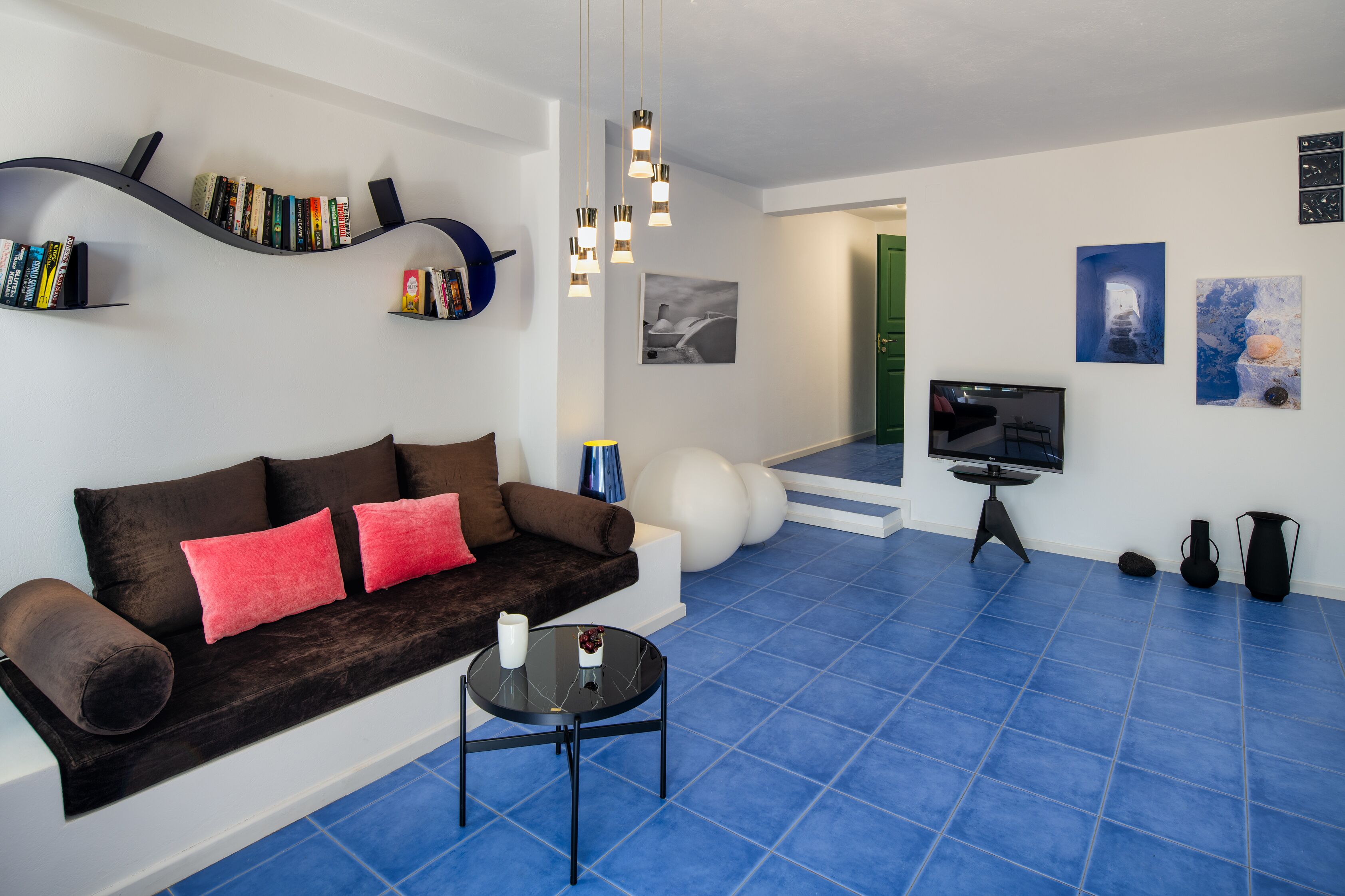 sapphire suite, hot tub, sea view | premium bedding, in-room safe, desk, soundproofing